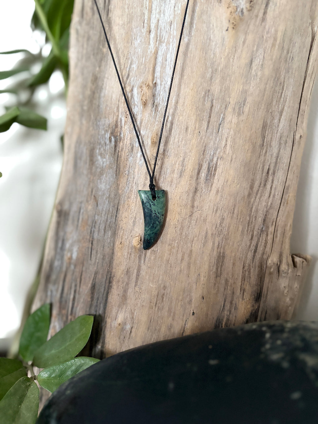 Niho Pounamu - Iti