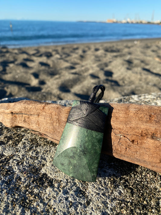 Pounamu Toki - Kawakawa