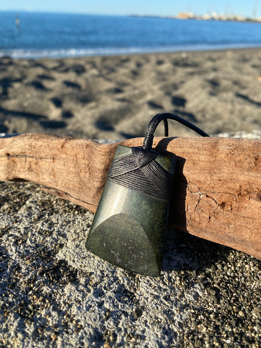 Kawakawa Pounamu Toki