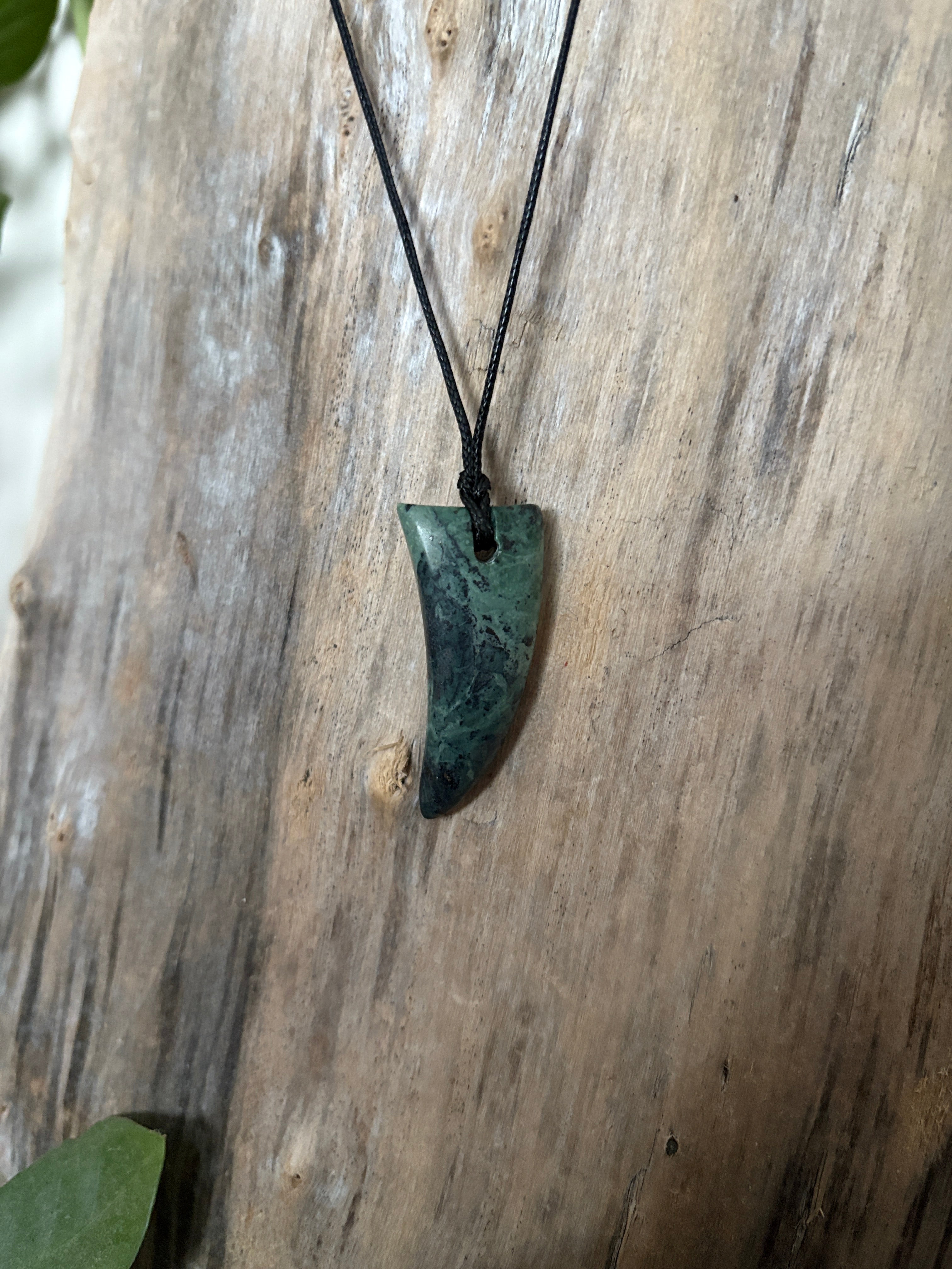 Niho Pounamu - Iti