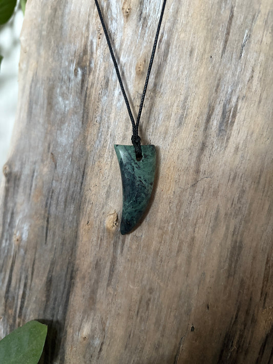Niho Pounamu - Iti