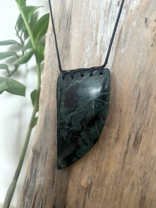 Niho Pounamu